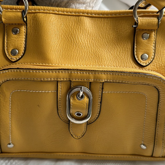Vintage Yellow purse - Picture 3 of 16